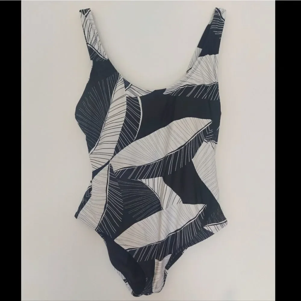 Women's Modern Medium Coverage One Piece Swimsuit- Kona Sol